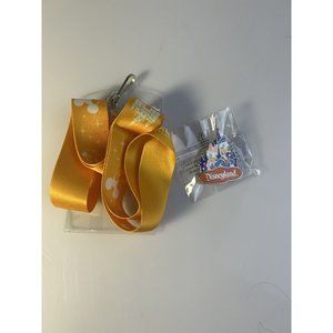 YELLOW DISNEYLAND RESORT PIN & DISNEY LANYARD WITH PASS HOLDER DONALD DAISY DUCK